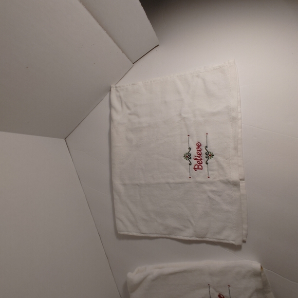 2 Holiday Hand Towels Soft White Red Letters Believe - Picture 5 of 7